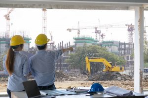 Engineer group and worker meeting, discussion with construction